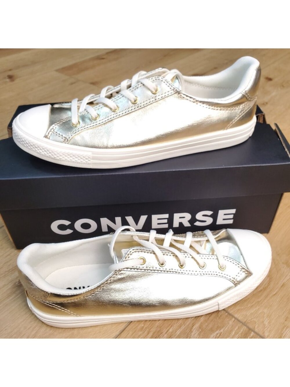 Converse Chuck Taylor All Star Ox Womens 9 Low Top Gold Y3K Prom Wedding A15448C